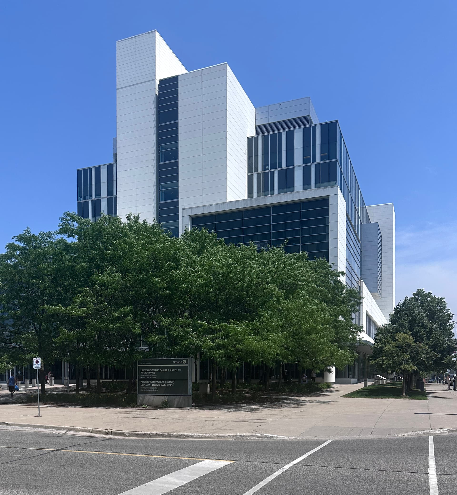 Lieutenant-Colonel Samuel S. Sharpe Courthouse, 150 Bond Street East, Oshawa Ontario — Ontario Court of Justice